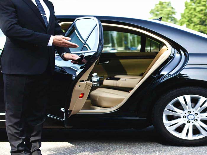 Luxury On Wheels: Experience the Best Car Service from Milwaukee to Chicago with Pharaohs Limousine Service